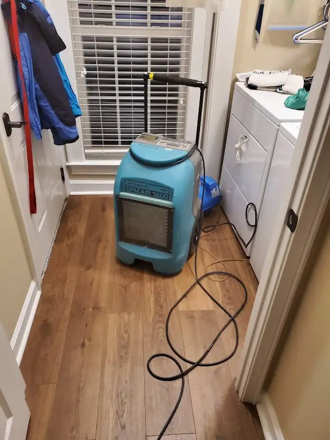 Commercial dehumidifier deployed for Crawl Space Restoration in Lake of the Woods